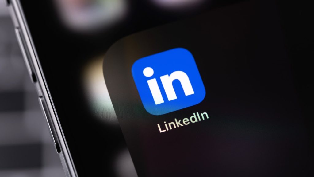 5 B2B LinkedIn Ads tests to run in 2026